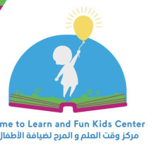 مدارس وقت العلم توفر بيئة تعليمية وطنية بفصول وملاعب آمنة ومجهزة.